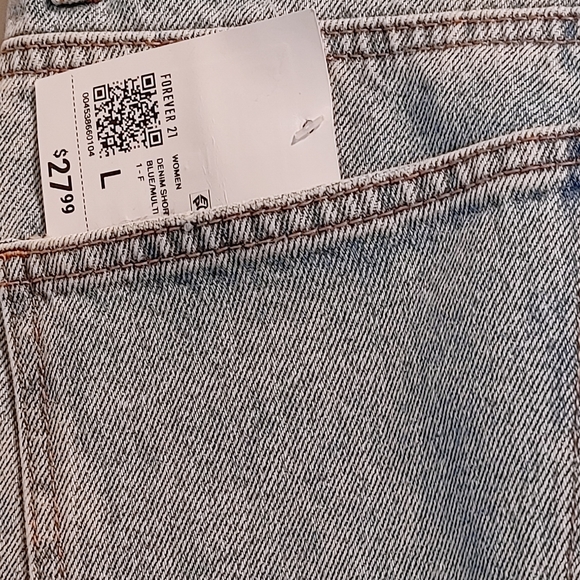 NWT!! Distressed Vintage like jean shorts - Picture 3 of 7